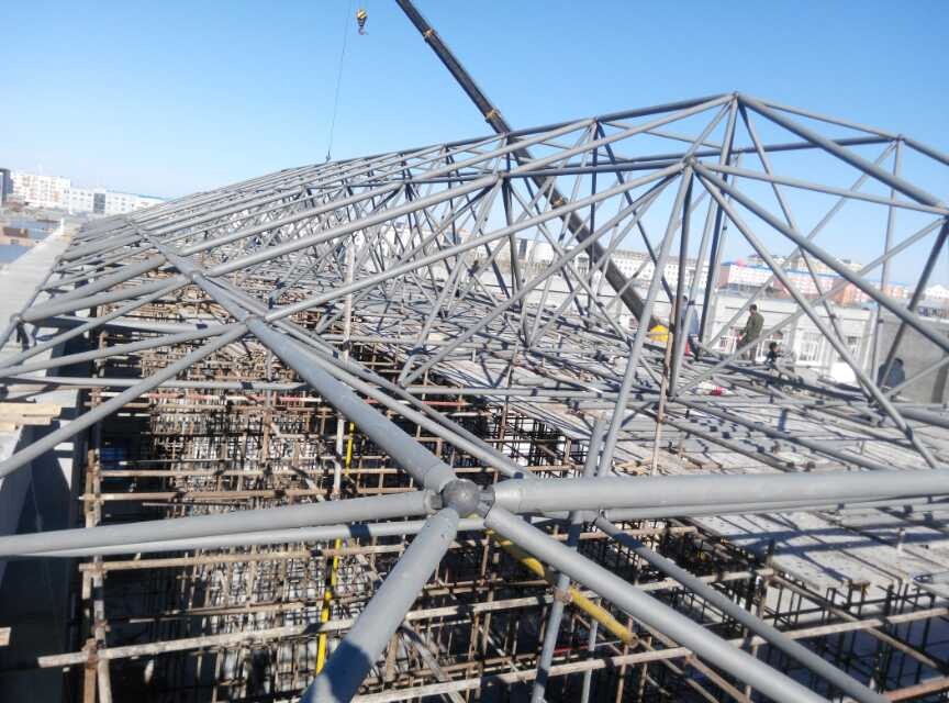 泸州商贸城屋顶网架工程